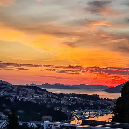 Modern Sea View Lejlighed *